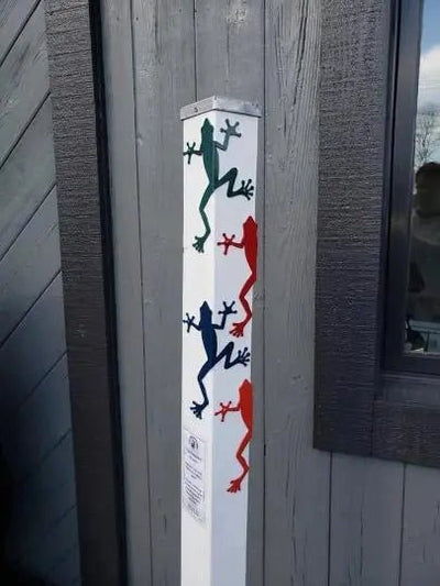 Porch Peeper Frog Wall Art - The Metal Peddler Whimsical 01702-Frog-Red TheMetalPeddler.com
