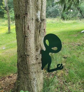 Peeping Alien Green Metal Yard Art